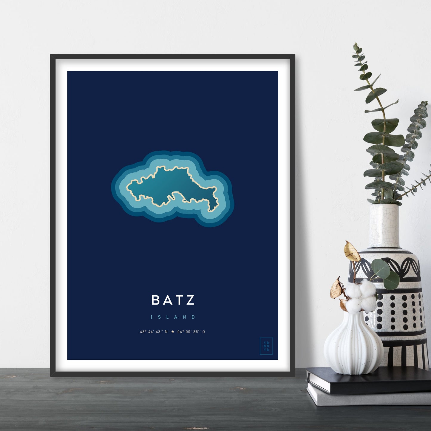 Poster déco de l'île de Batz vue du ciel. © ikonik