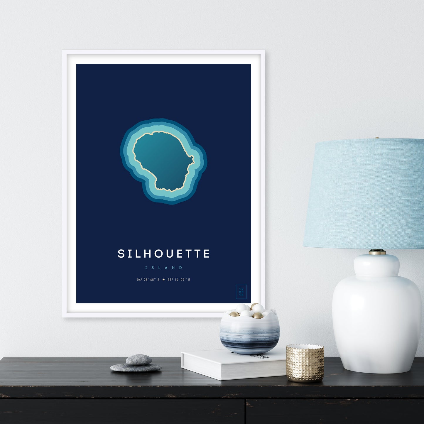 Poster déco de l'île Silhouette vue du ciel. © ikonik
